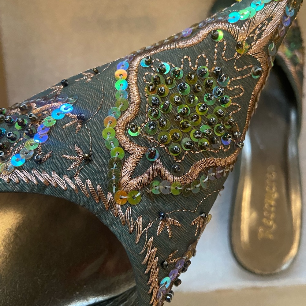 Vintage green kitten heels